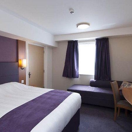 Premier Inn Brentwood Exterior photo