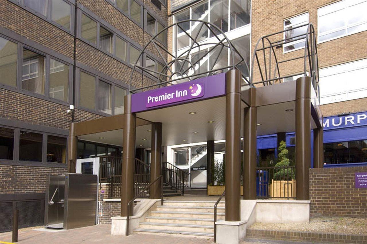 Premier Inn Brentwood Exterior photo