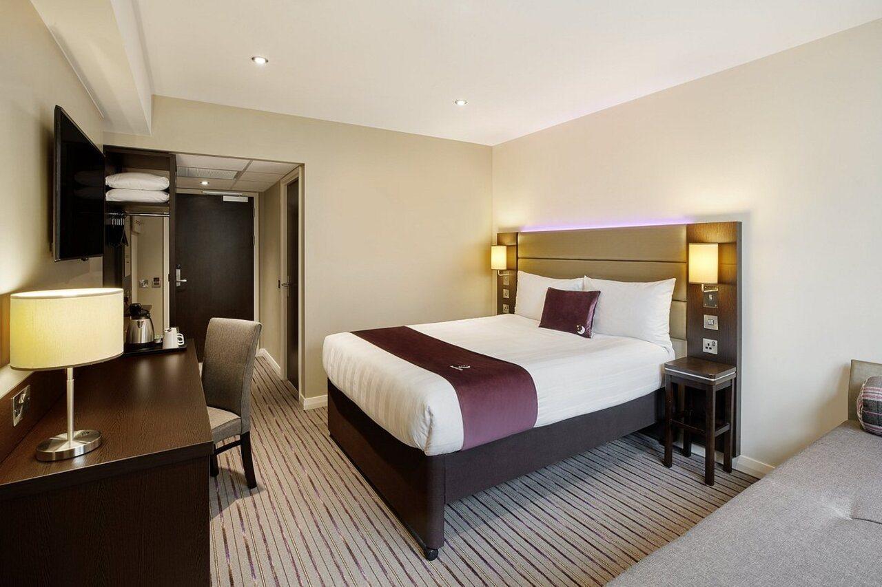 Premier Inn Brentwood Exterior photo