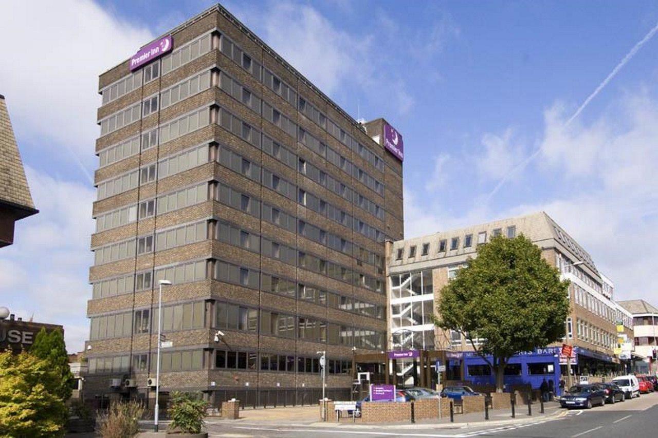 Premier Inn Brentwood Exterior photo
