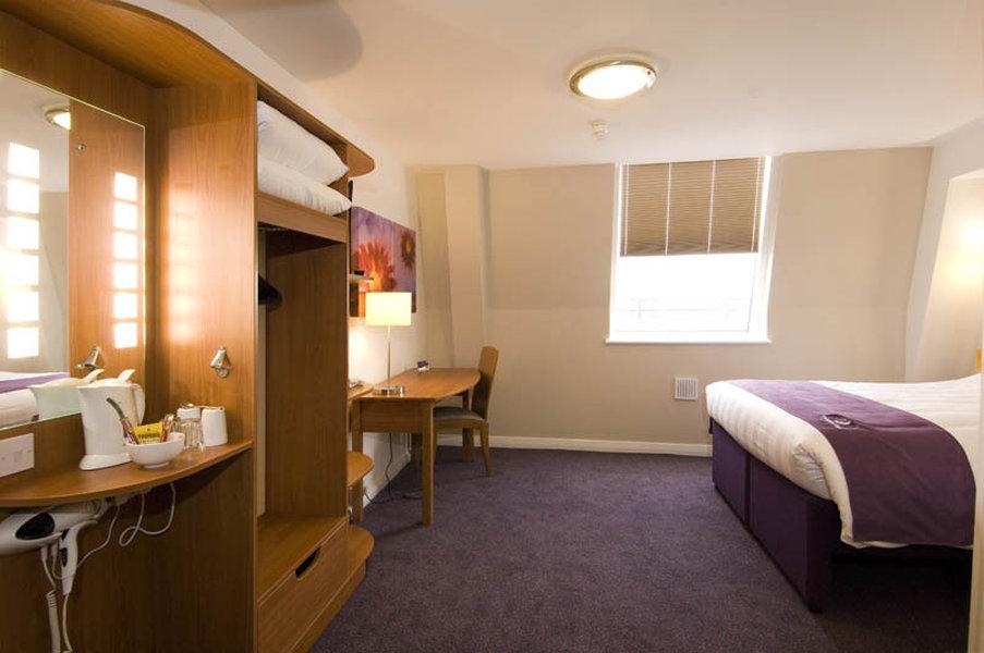 Premier Inn Brentwood Exterior photo