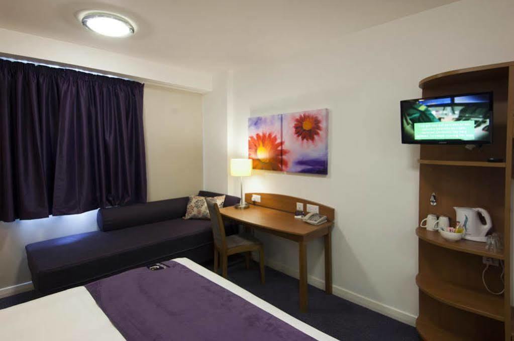 Premier Inn Brentwood Exterior photo