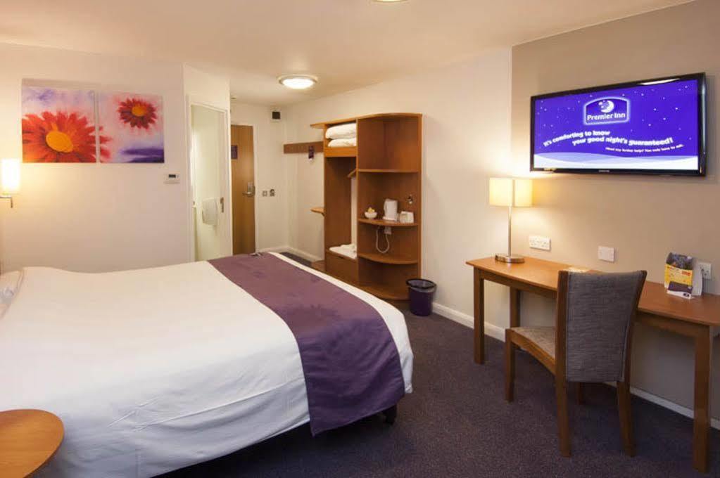 Premier Inn Brentwood Exterior photo